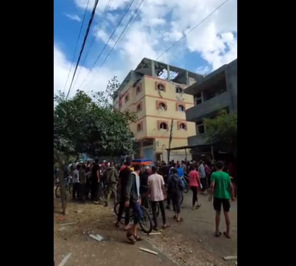 Video: Israeli warplanes bomb a house in Deir el-Balah, claims a safe zone in S Gaza