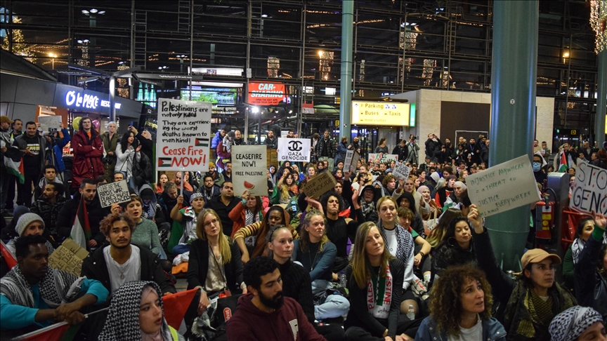Hundreds protest against Dutch government for supplying arms to Israel
