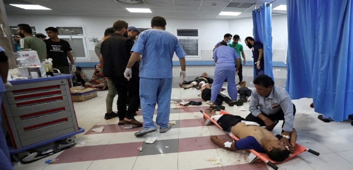 دبابات الاحتلال الصهيوني تقتحم ساحة مجمع الشفاء الطبي في غزة وسط اطلاق نار كثيف 
