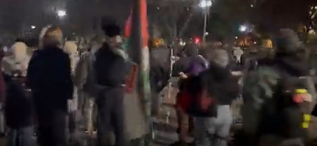 Video 2: Emergency protest at White House now after Israeli invasion of Gaza Al-Shifa Hospital