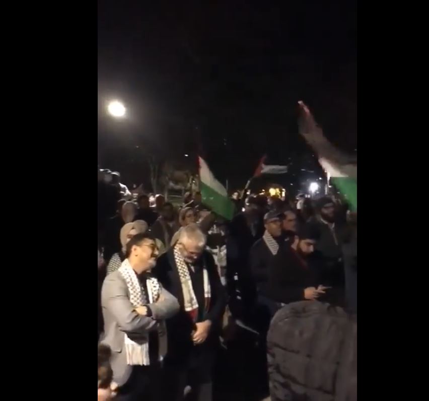 Video: Protest in front of Egyptian embassy in Istanbul demanding opening Rafah crossing
