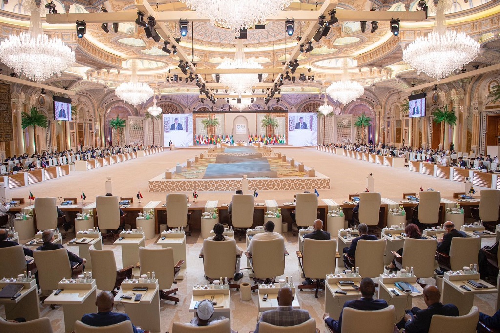 فيديو / محلل إسرائيلي يكشف عن دول عربية رفضت ادراج خمسة بنود هامة ضد (الكيان المحتل) في القمة المشتركة
