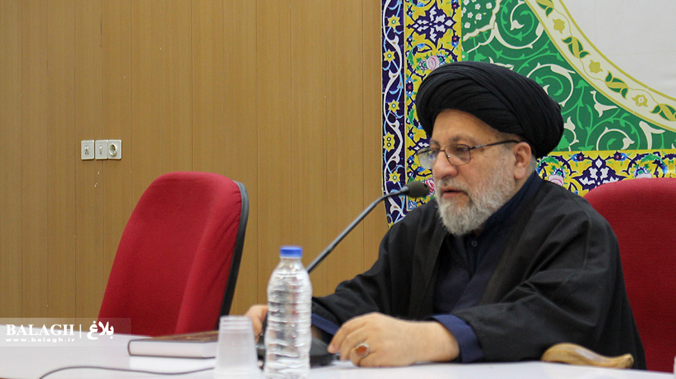 سید منذر حکیم: آیت الله آصفی الگویی ممتاز برای نسل های حاضر و آینده حوزه های علمیه است 