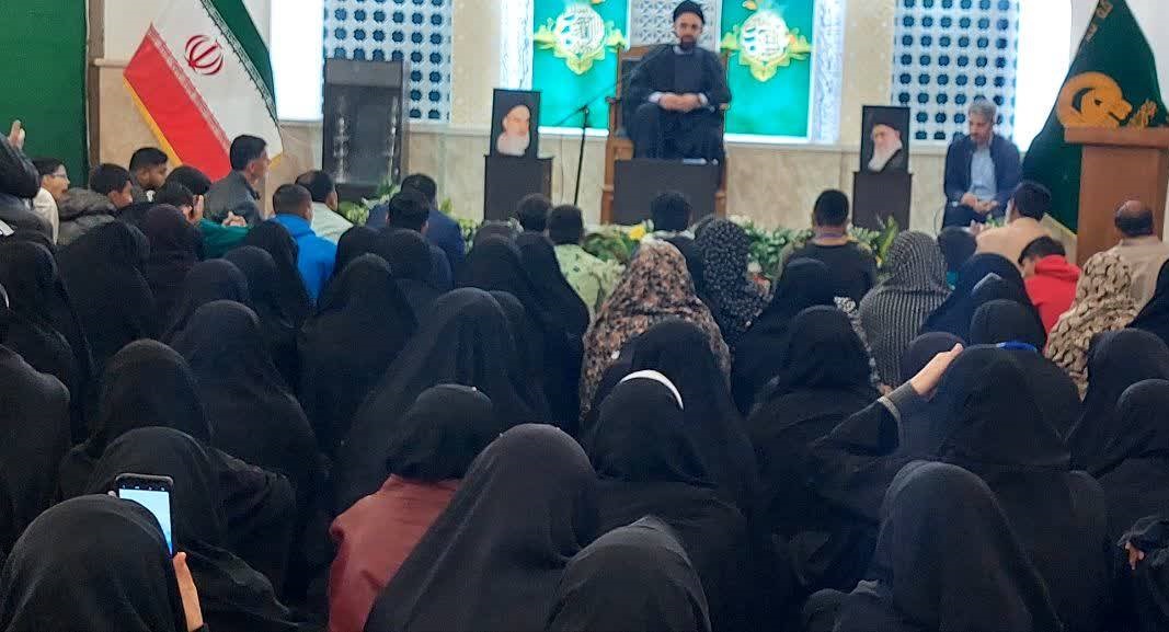 حفاظ قرآن باكستانيون يحضرون في العتبة الرضوية المقدسة