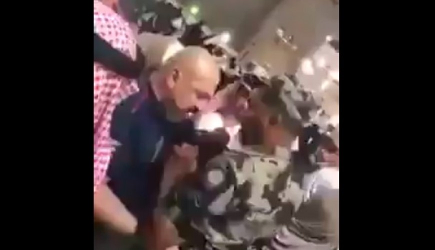 فيديو / قوات الأمن السعودية تعتدي بالضرب على معتمر مصر داخل الحرم المكي