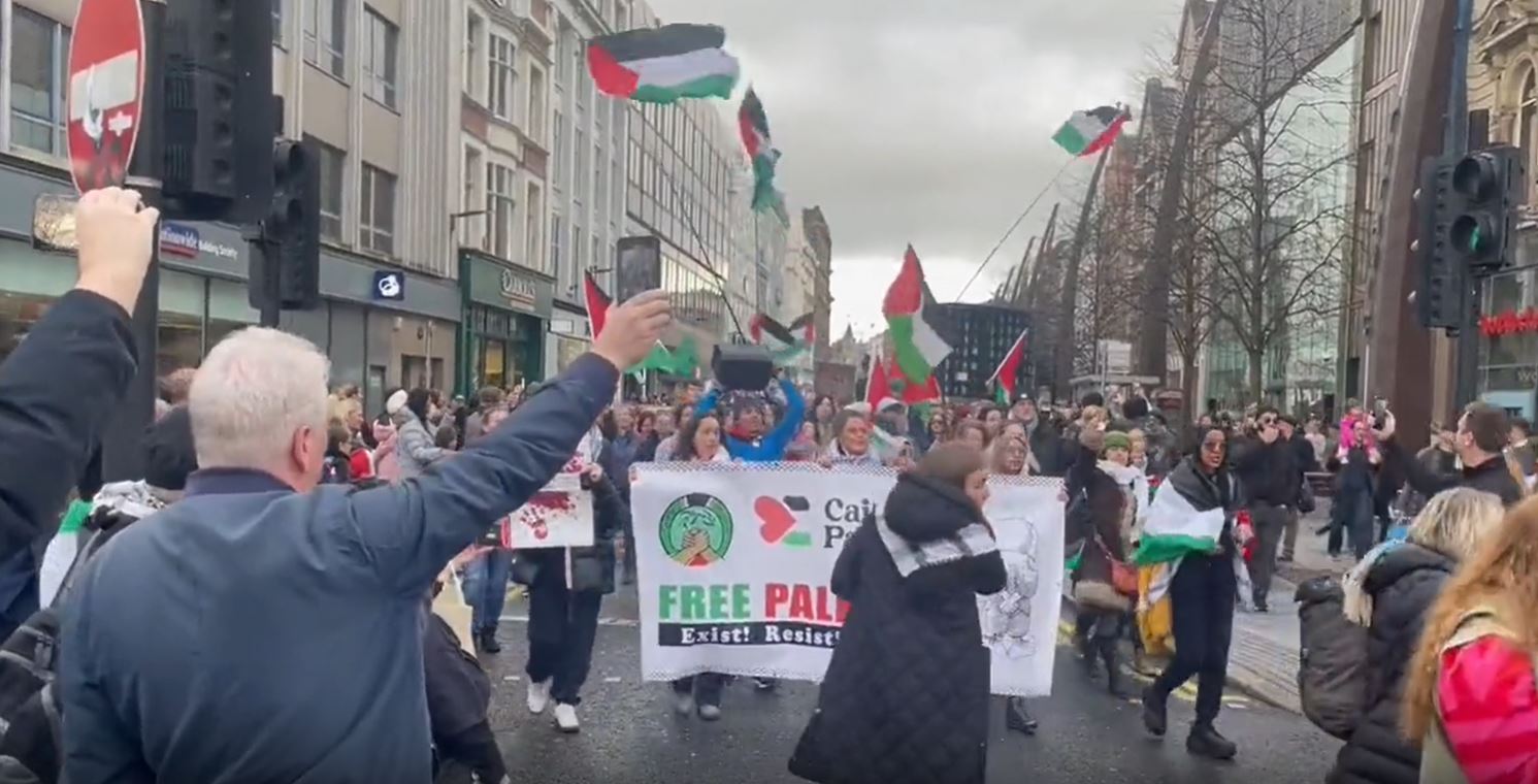 Video: People in Belfast, Ireland march for support of Palestine