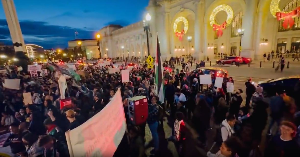 Video: Demonstration in front of main train station in Washington demand end Israeli genocide in Gaza