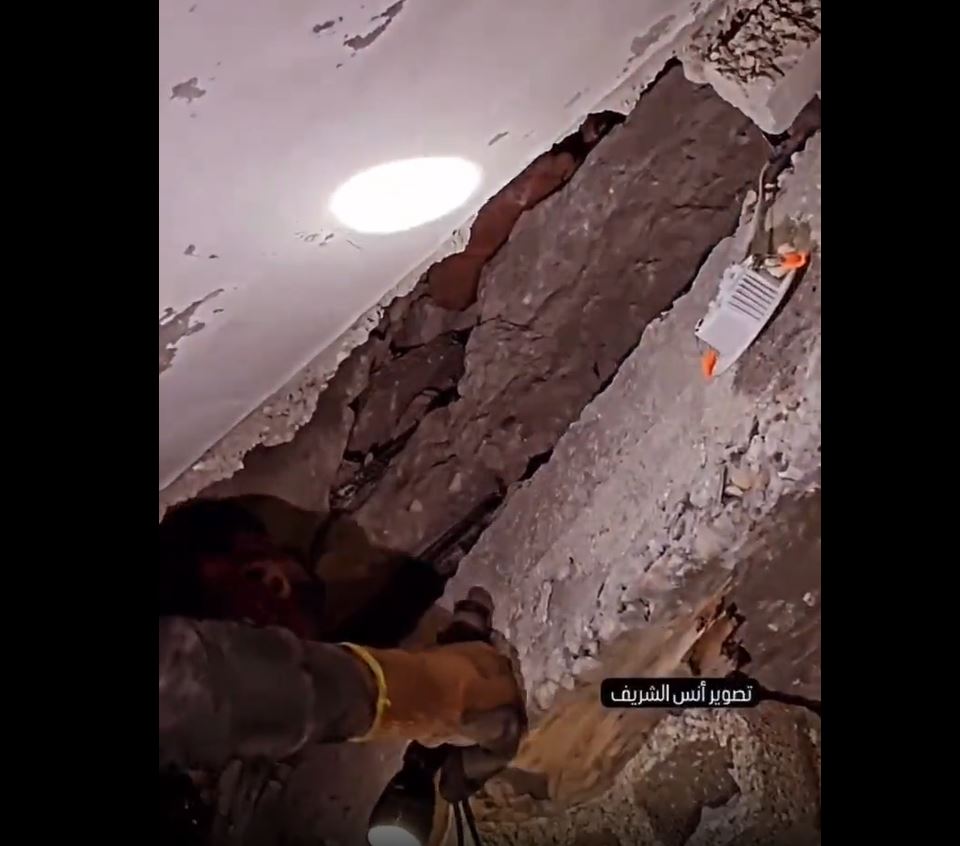 Video: Rescue teams try to pull out a child trapped under rubble destroyed by Israeli in Jabalia