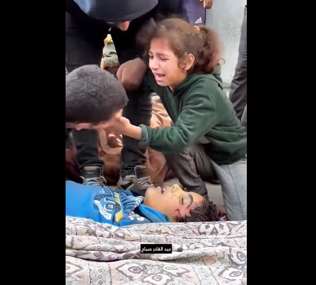 Video: Gazan little girl calms down her siblings after Israelis killing of her brother and father