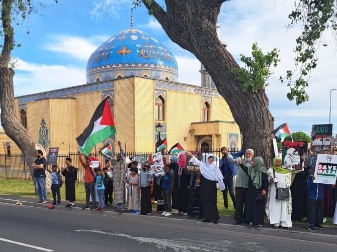 Video: Pro-Palestinian students gathering in Ahlul Bayt Mosque in Ottery, South Africa