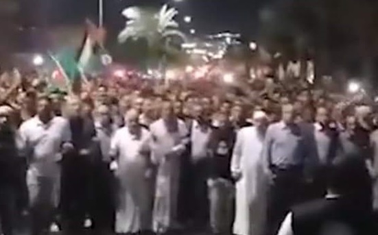 فيديو | متظاهرون في الأردن يهتفون ضد السيسي بسبب غلق معبر رفح وحصار غزة