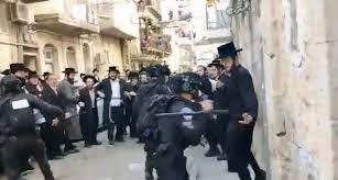 فيديو | شرطة الإحتلال تضرب اليهود الحسيديم بسبب دعمهم فلسطين في مدينة القدس