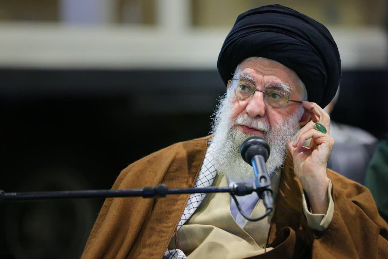 Balitang Larawan: Pagbisita ng Pinuno ng Islamikong Rebolusyon, si Imam Khamenei sa isang Howgrown exhibition ng IRGC tagumpay