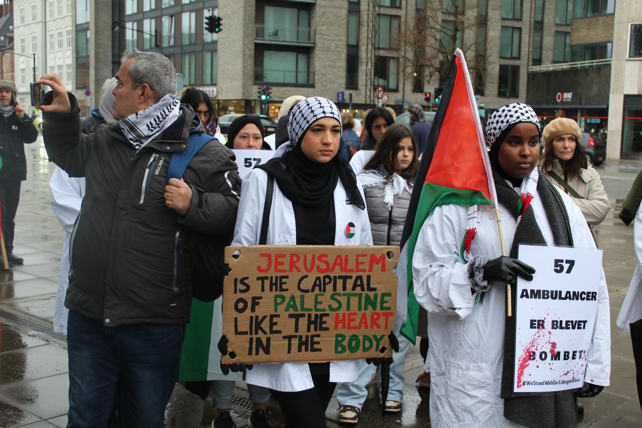 Videos: Health sector workers in Aarhus, Denmark gathered in support of Palestinian doctors