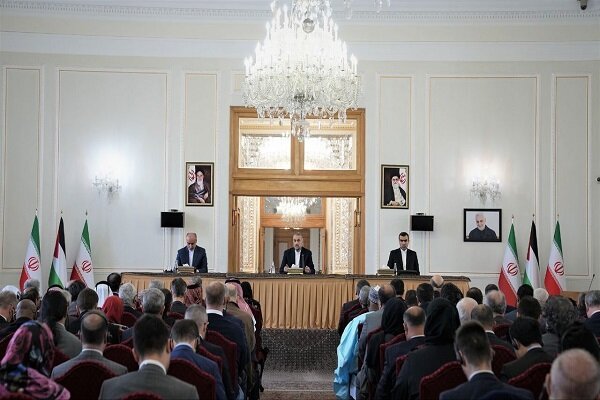 Iran FM: Referendum complete solution to Palestinian crisis