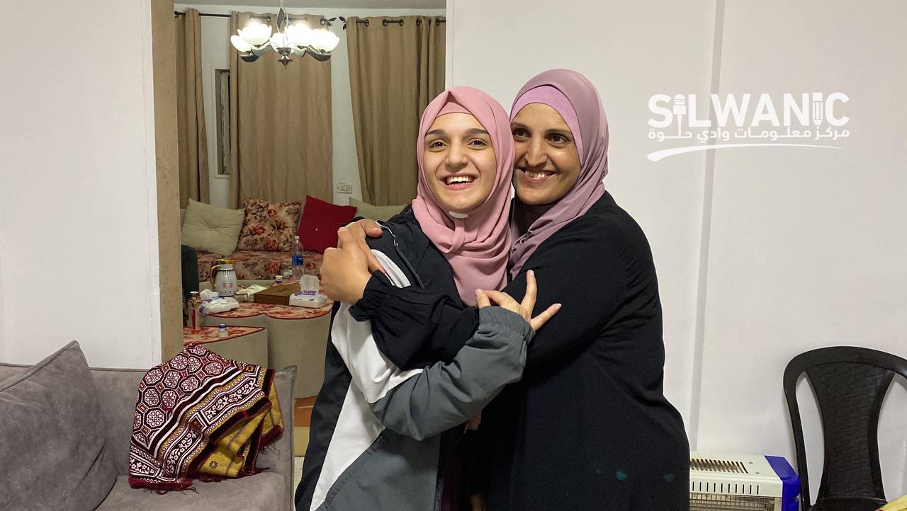 Fotos: Menina palestina 'Malak Suleiman' libertada após 8 anos de prisão na prisão de ocupação israelense