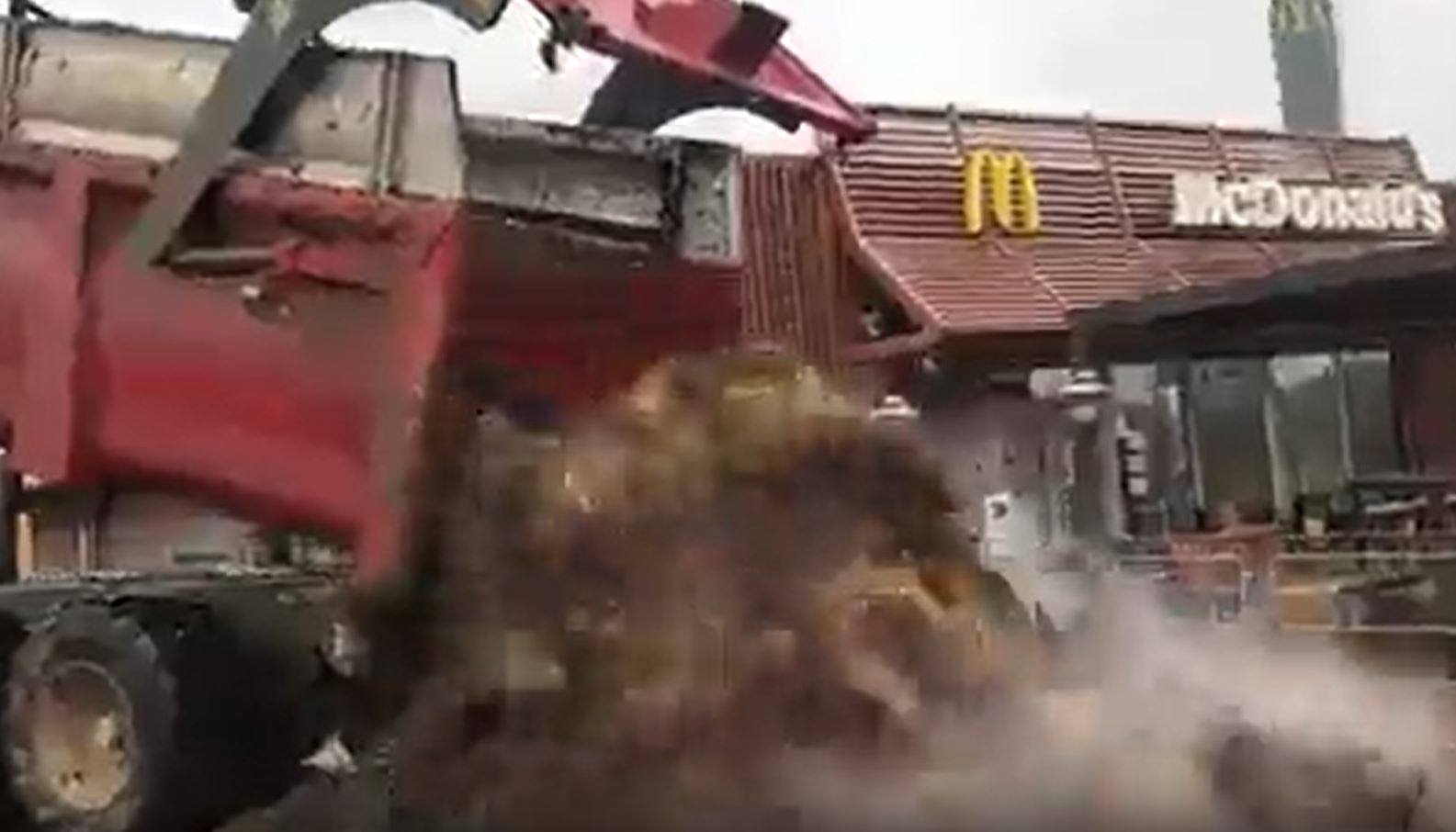Video: Protestors in France fill McDonalds forecourt with dung for its support of Israeli genocide in Gaza