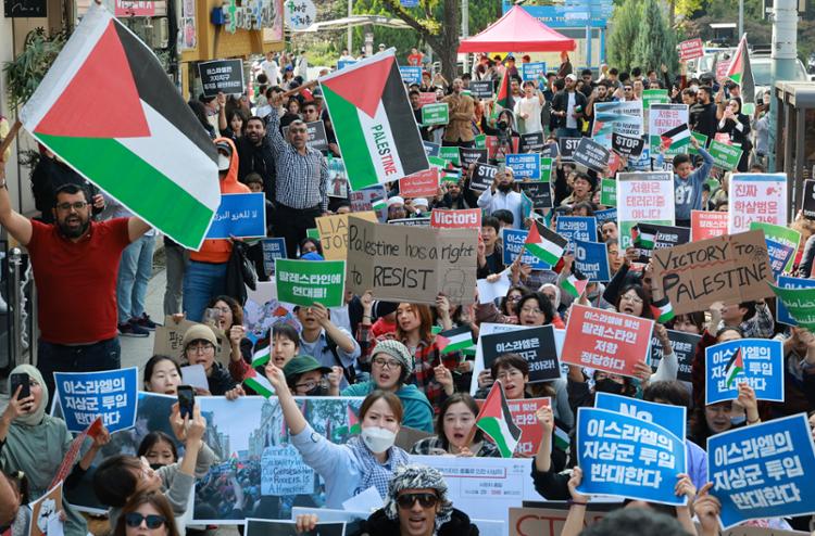 فيديو | مسيرة حاشدة داعمة في كوريا الجنوبية للشعب الفلسطيني 