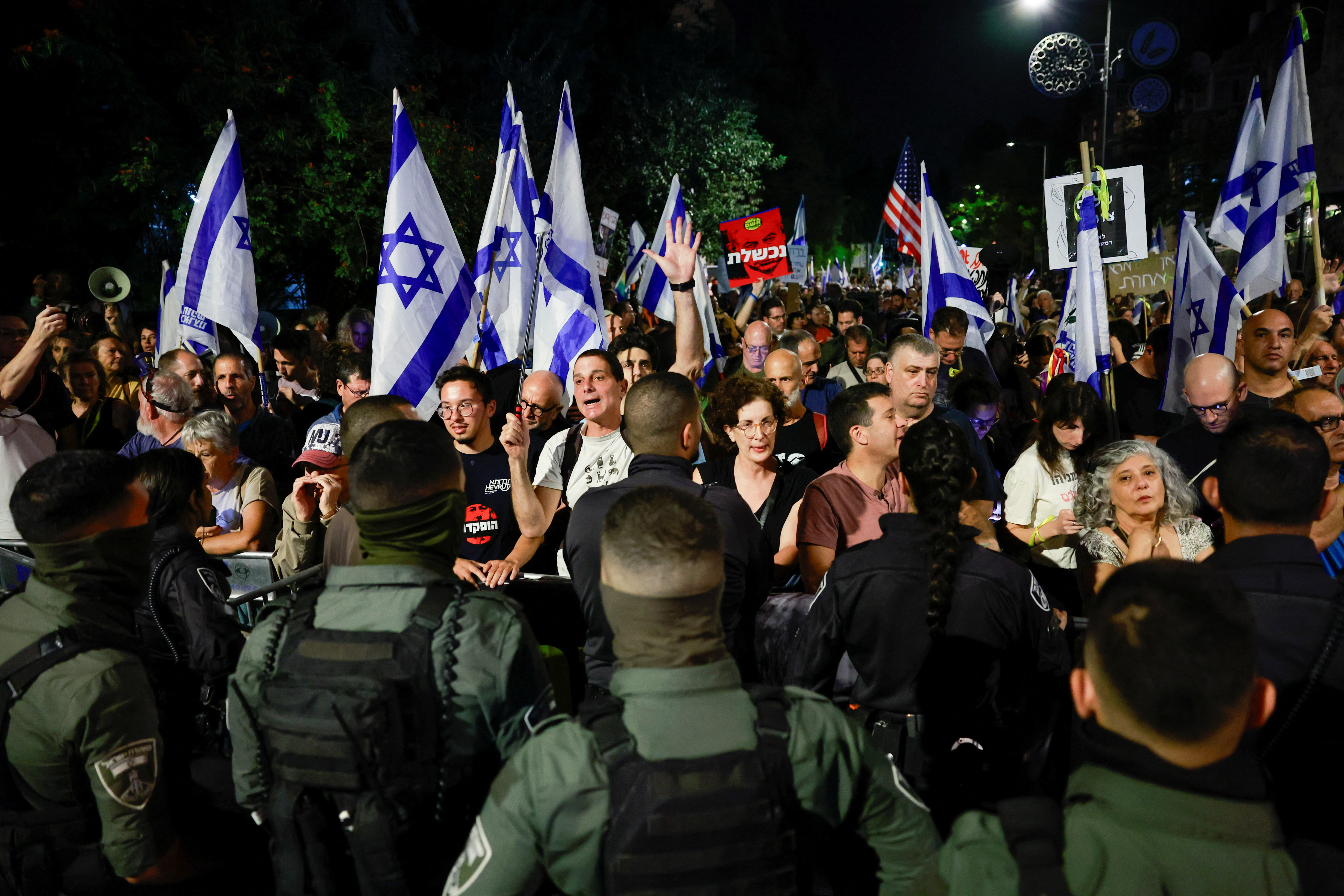 Video: Zionists demonstrate near Netanyahu's residence