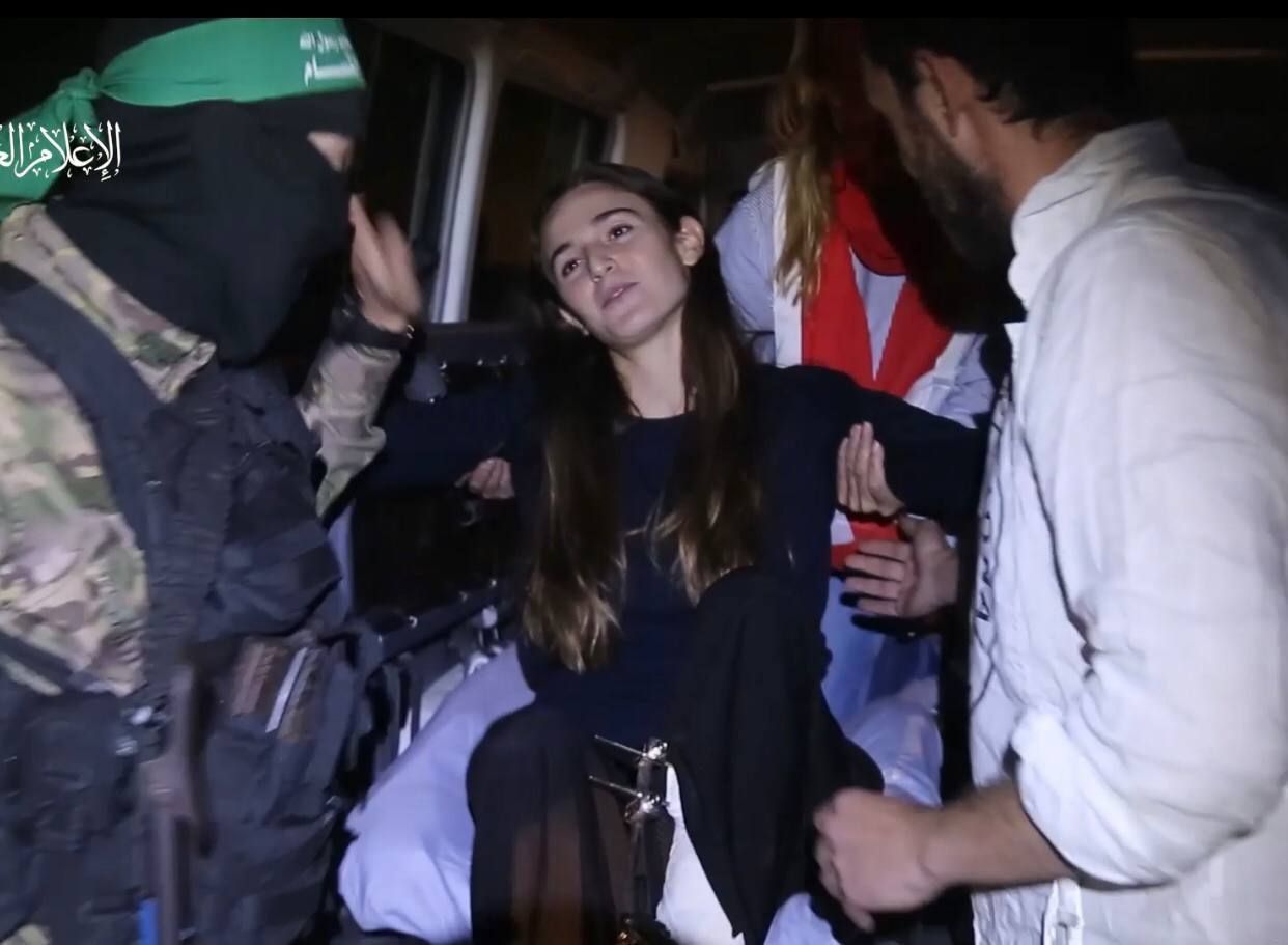 Video: Scenes from release of Israeli prisoners in second batch of swap deal