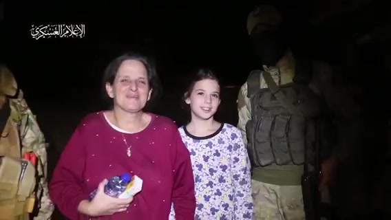 ویدیو | تصاویری از خداحافظی اسرای اسرائیلی با نیروهای گردان‌های القسام