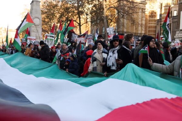 Massive pro-Palestine march held in London