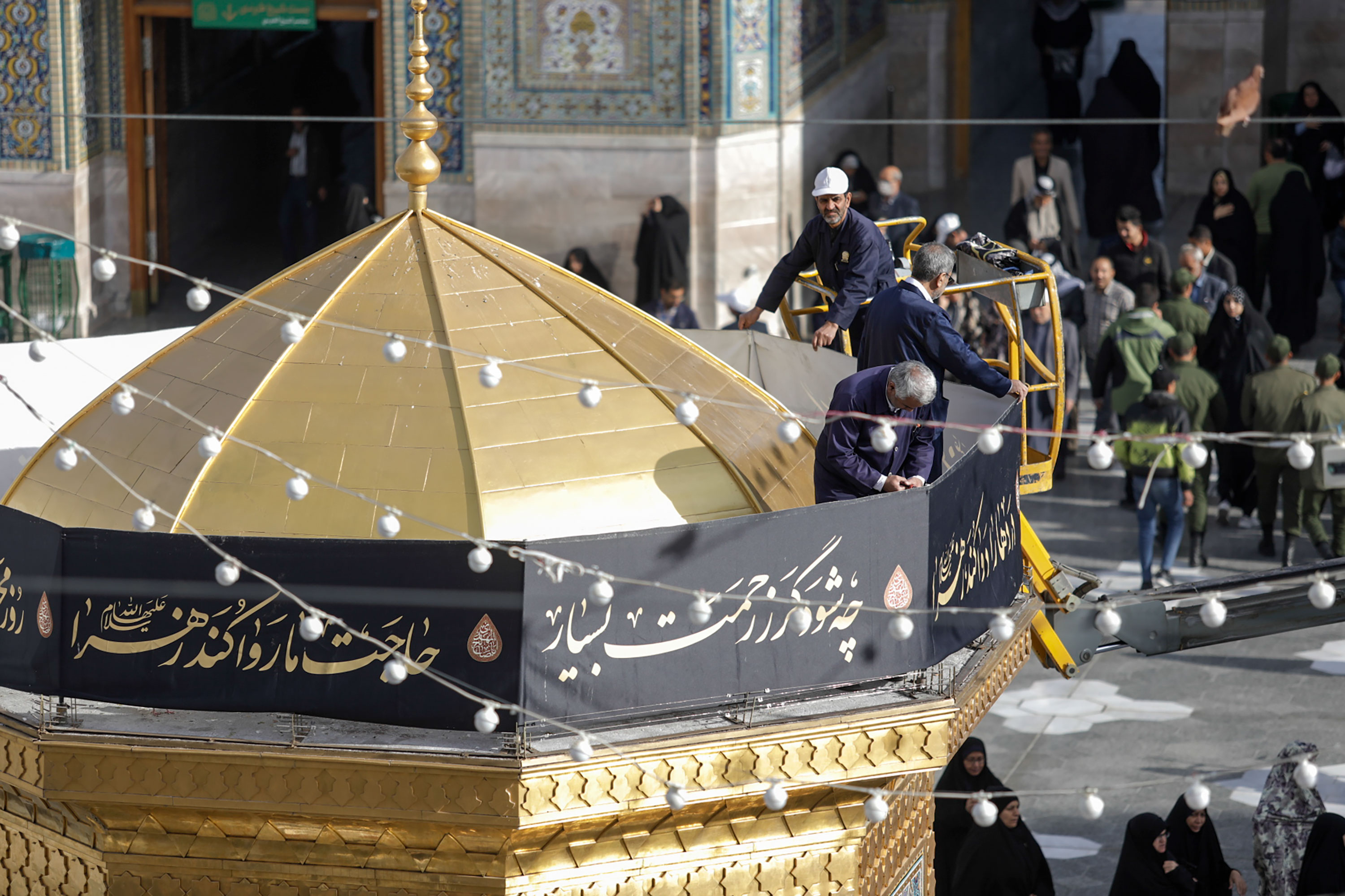 حرم مطهر رضوی سیاه‌پوش شد + تصاویر