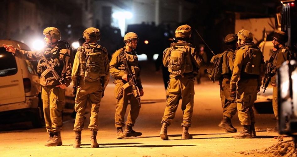 Israeli occupation forces kidnaps dozens of Palestinians during W. Bank raids
