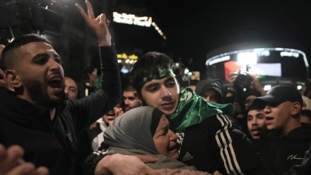 イスラエル側にいたパレスチナ人捕虜３３人が解放