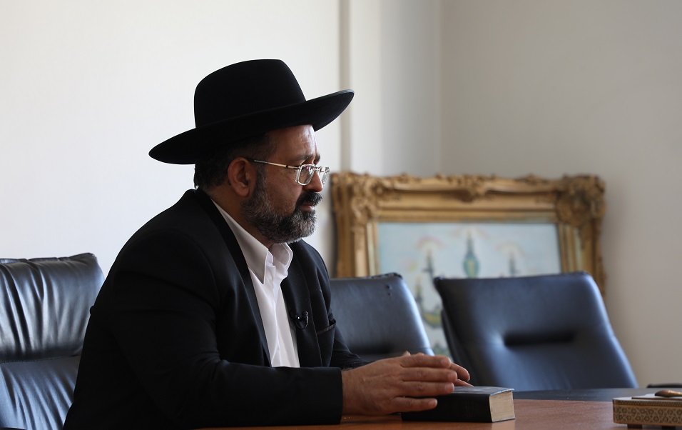 رئيس الجالیة الیهودیة في إيران في مقابلة مع وكالة أبنا للأنباء: الصهيونية مثل داعش