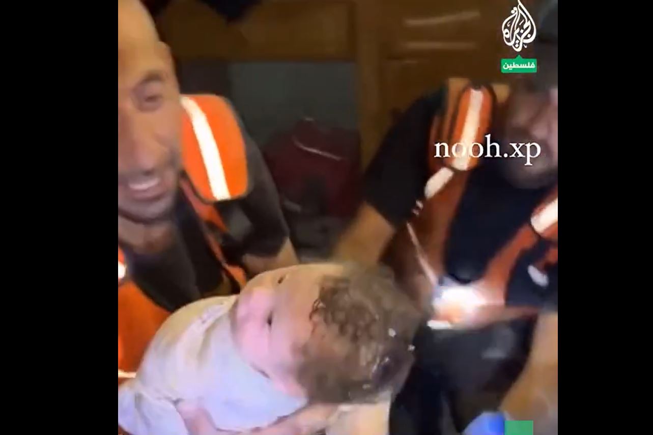Video: A baby recovered alive from under rubble after on 37th day of Gaza war 