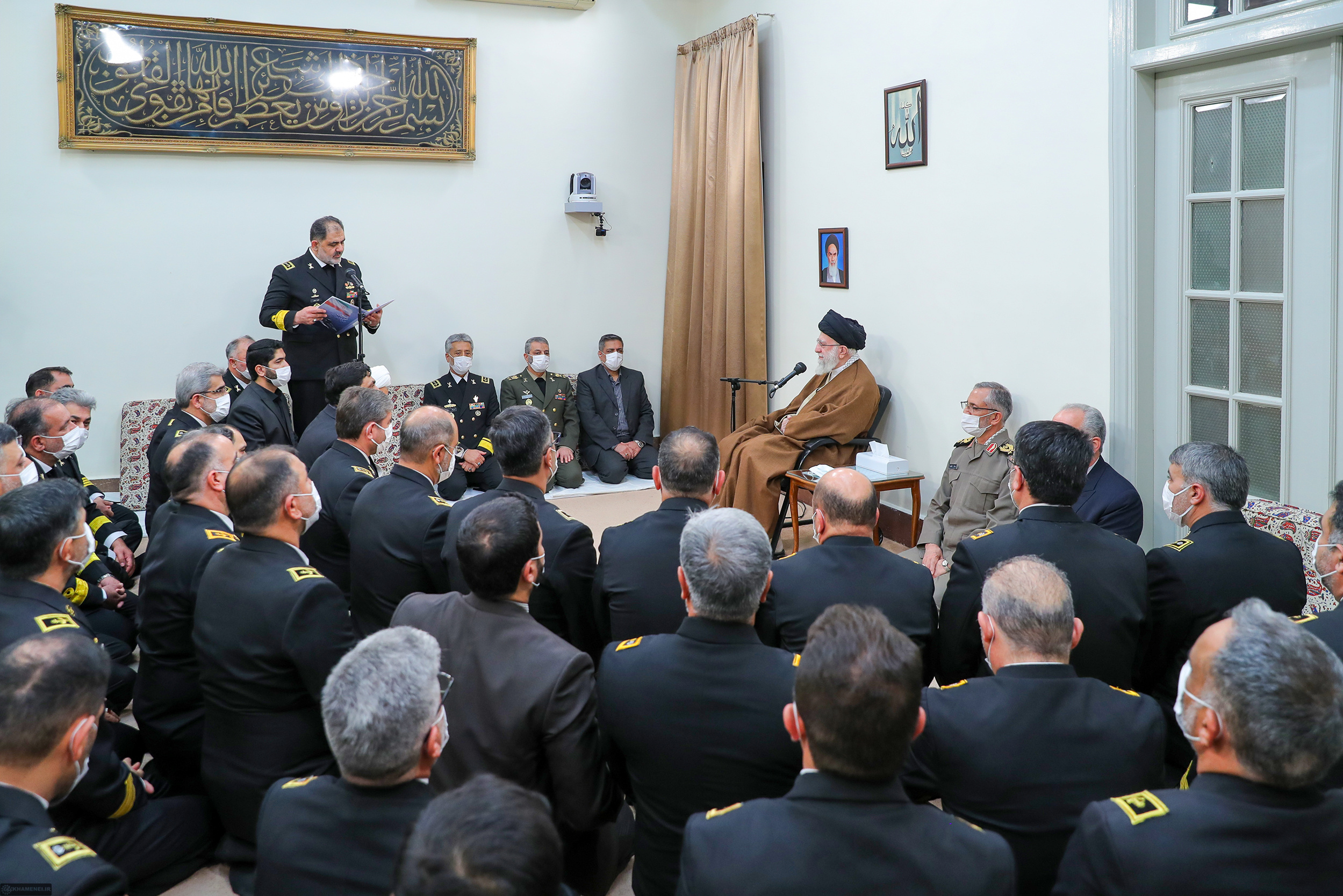 Imam Khamenei receives commanders of Navy 