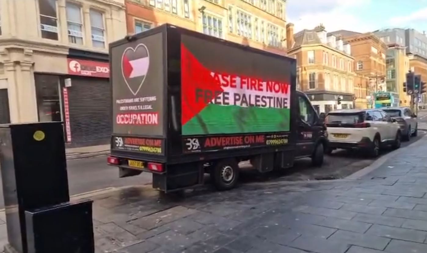 Video: 'Solidarity with Palestine' on billboard of a truck in Bradford of England