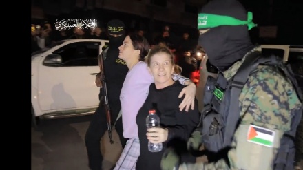 এবার ভিন্ন পরিবেশে ইসরাইলি বন্দিদের মুক্তি দিল হামাস: ভিডিও প্রকাশ