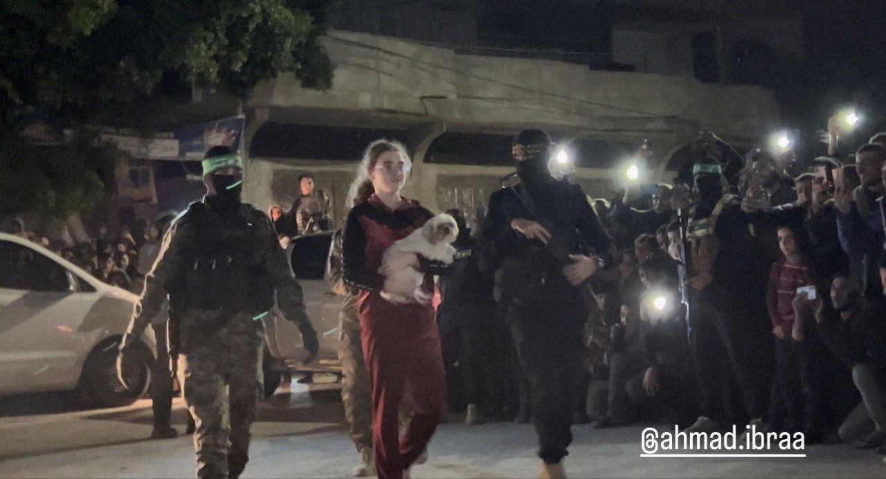Hamas hands over a female Israeli detainee and her dog to Red Cross as part of fifth batch of prisoner swap deal 