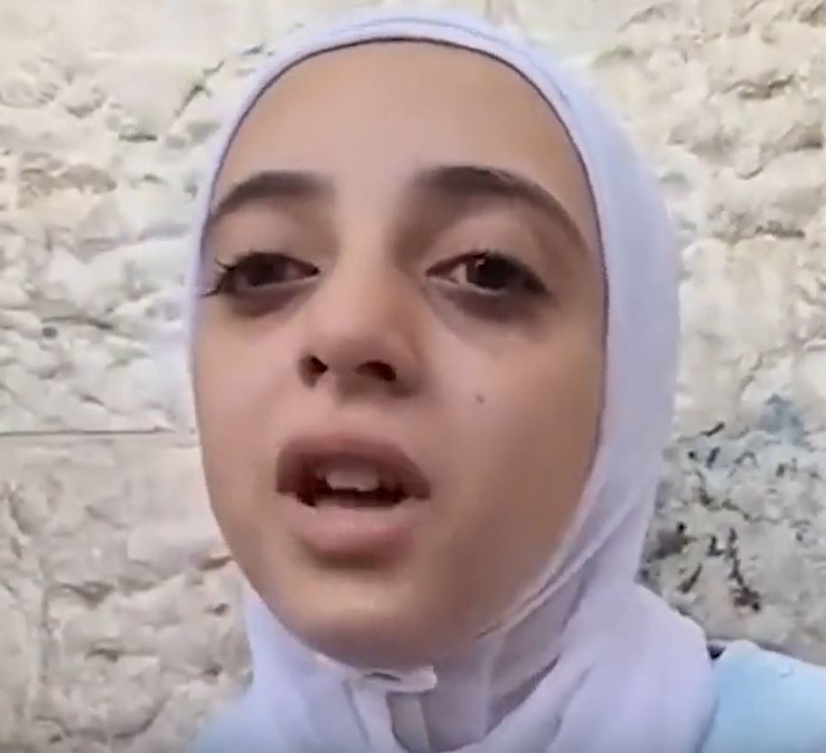 Video: A Palestinian girl and her family targeted while evacuating to south of Gaza