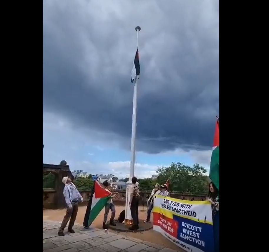 Video: Staff, students raise Palestine flag at Sydney University in solidarity with Gaza