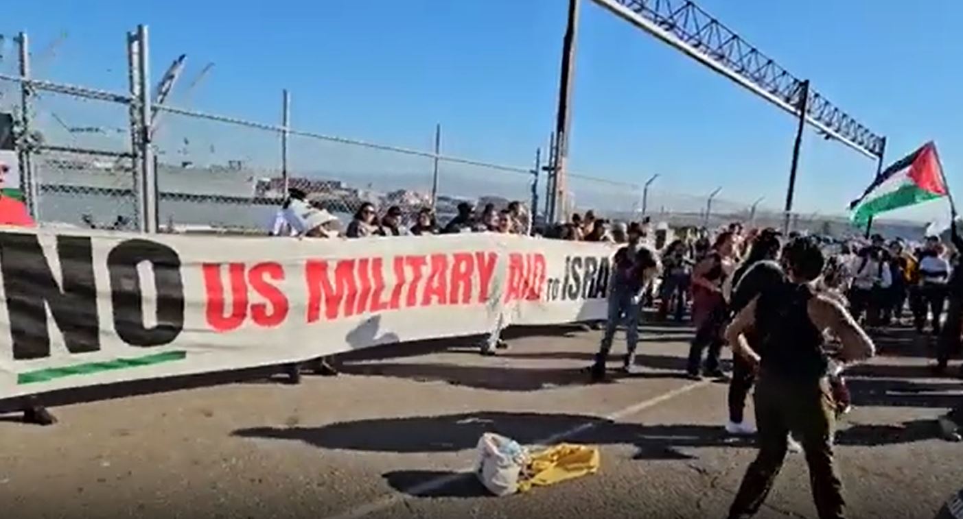 Video: Protestors at Port of Oakland block a ship from leaving which transporting US arms to Israel