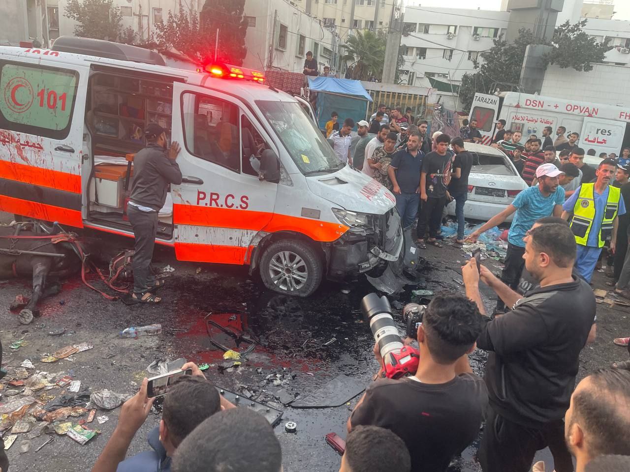 فيديو / جيش الاحتلال الصهيوني يرتكب مجزرة بمجمع الشفاء الطبي ويعترف بقصف سيارة إسعاف