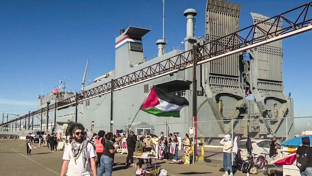 Protesters block US military supply ship's departure for 'occupied territories'