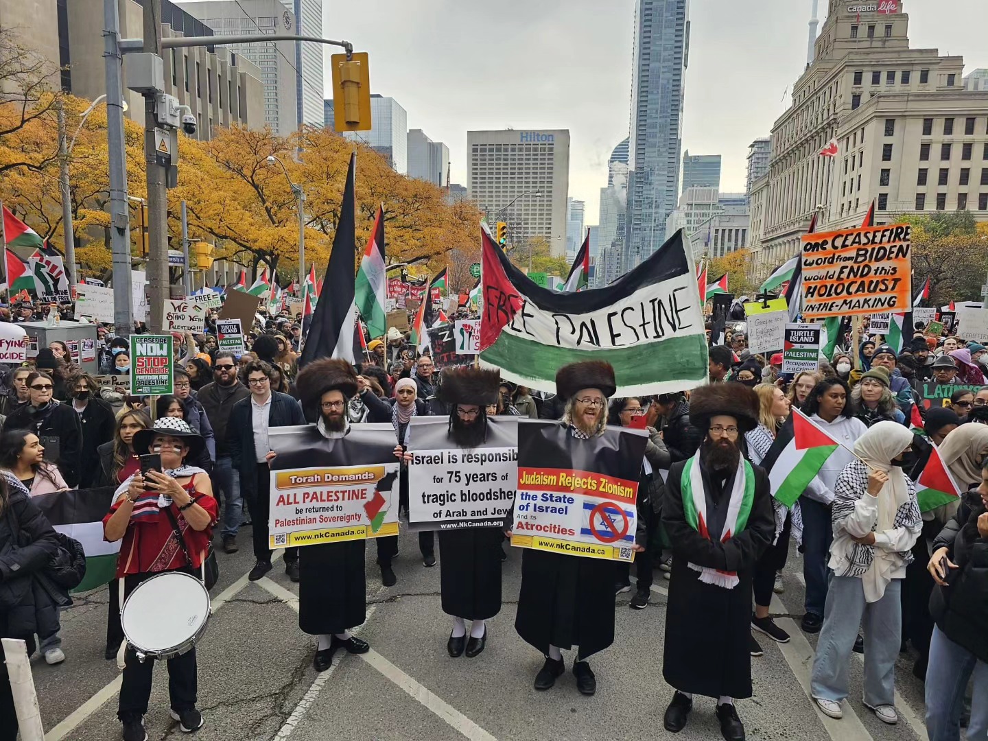 Video: Tens of thousands protest near US consulate in Toronto in solidarity with Palestine