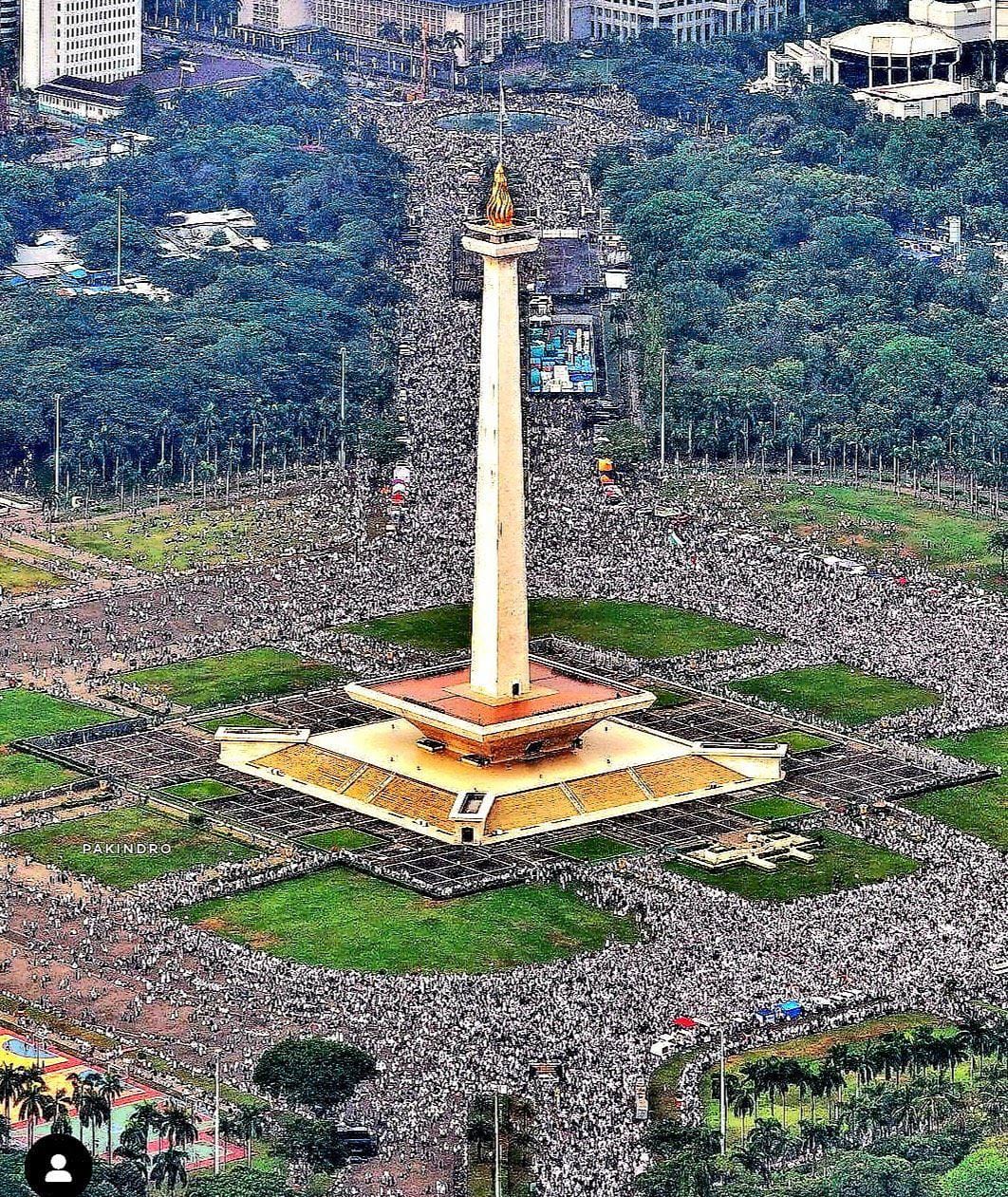 Video: Hundreds of thousands take to streets in Jakarta, Indonesia in support of Palestine 