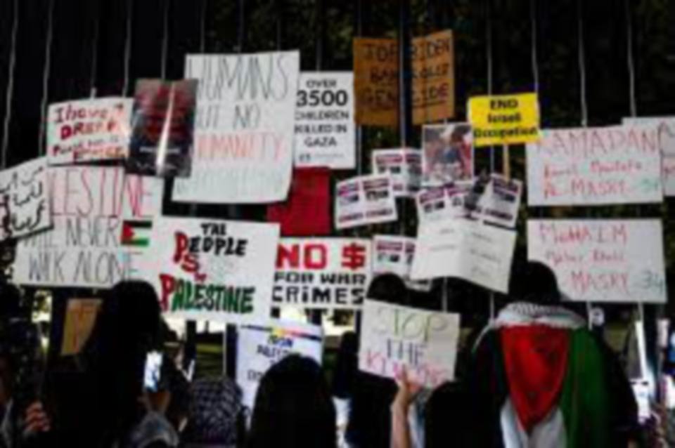 Penunjuk perasaan menentang dasar perang Biden dalam perhimpunan besar pro-Palestin di Washington
