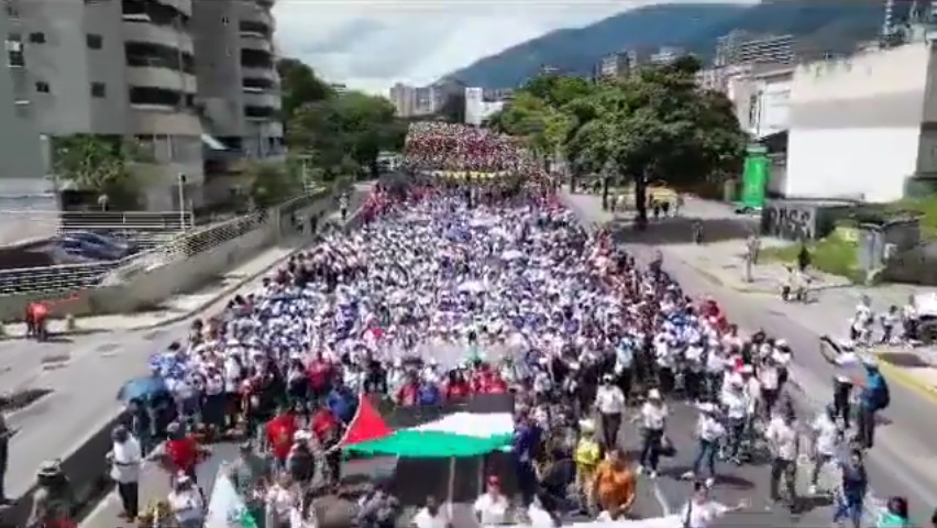 فيديو | خروج مئات الآلاف من الأشخاص إلى شوارع كراكاس تضامنا مع فلسطين