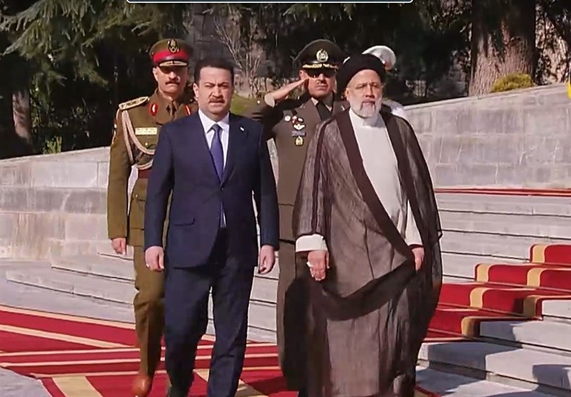 الرئيس الإيراني يستقبل رسمياً رئيس الوزراء العراقي 