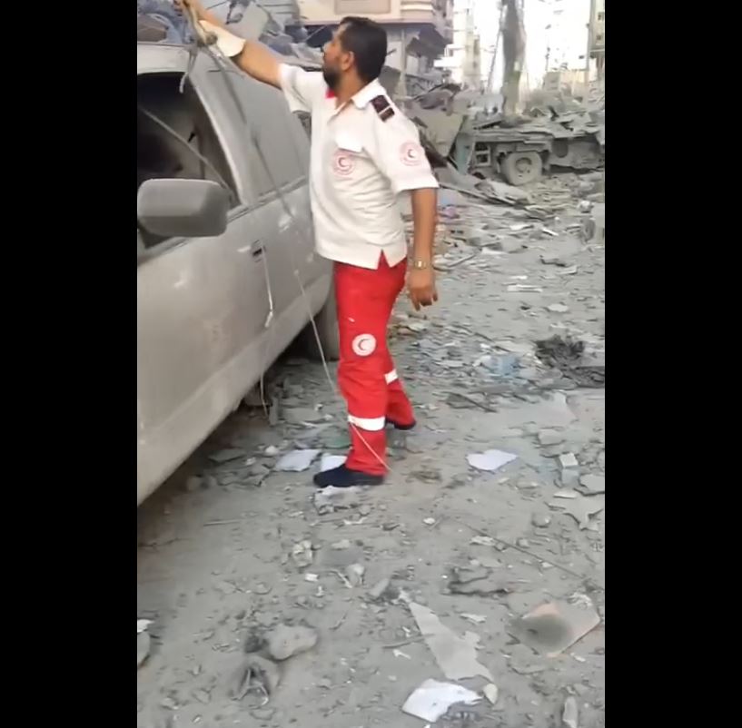 Video: Number of ambulances damaged & destroyed in Israeli bombing vicinity of Al-Quds Hospital