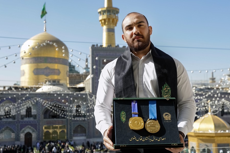 World champion wrestler bestows gold medals to Imam Reza shrine’s museum