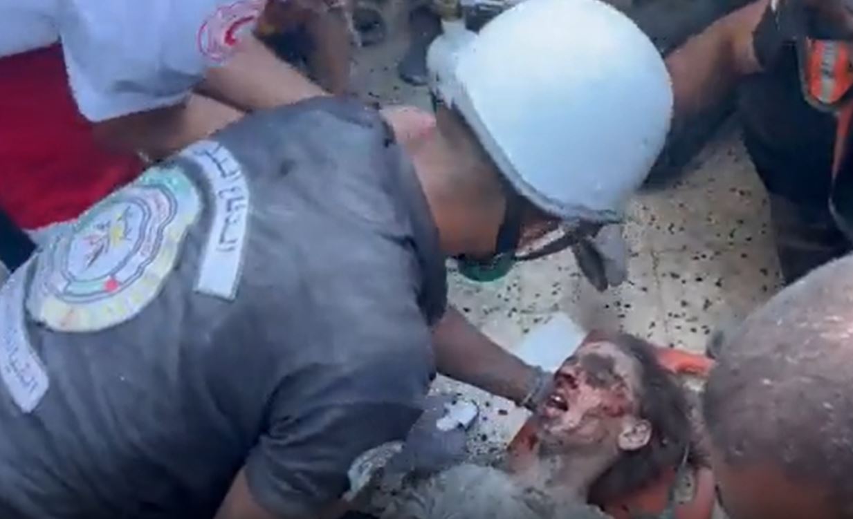 Rescuers saving life of innocent girl who pulled out from rubble in Khan Yunis, S Gaza 