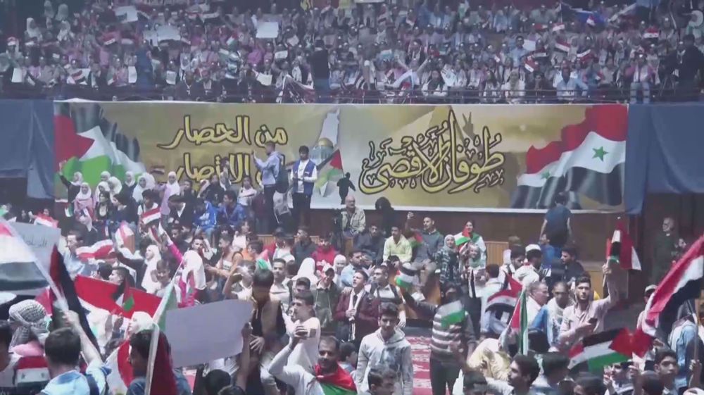 Video: Large pro-Palestine gathering held in al-Fayha Hall in Damascus