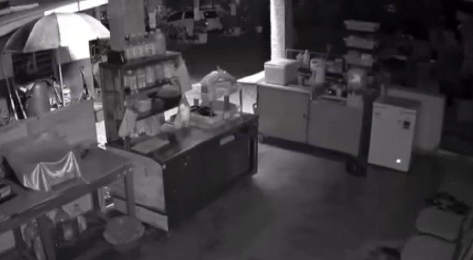 Penduduk Parit Raja, Ayer Hitam diganggu ketukan 'misteri'